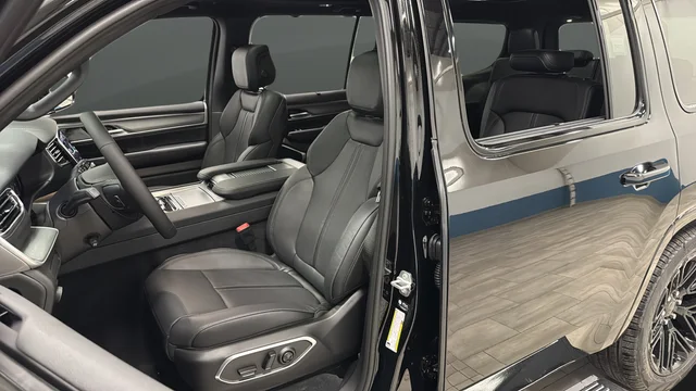 New 2026 High Gloss Black Exterior Paint Jeep Limited Reserve image 9