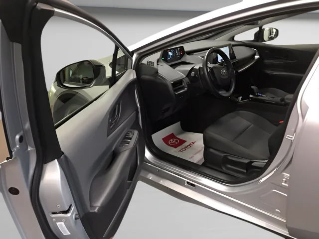 Used 2025  Toyota LE image 11