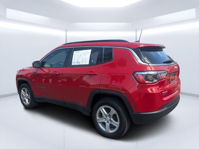 Used 2024  Jeep Latitude image 5