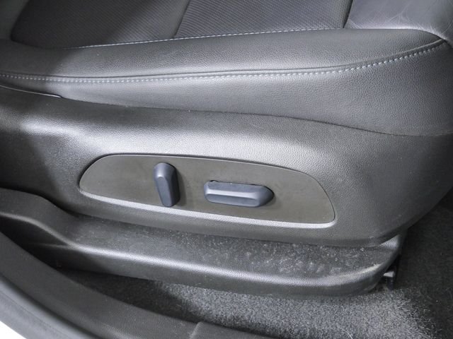 Used 2022 White Chevrolet LT image 12