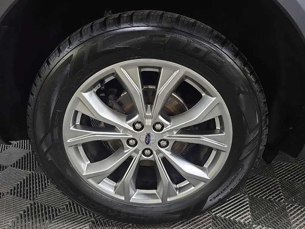 Used 2020 Black Metallic Ford XLT image 14