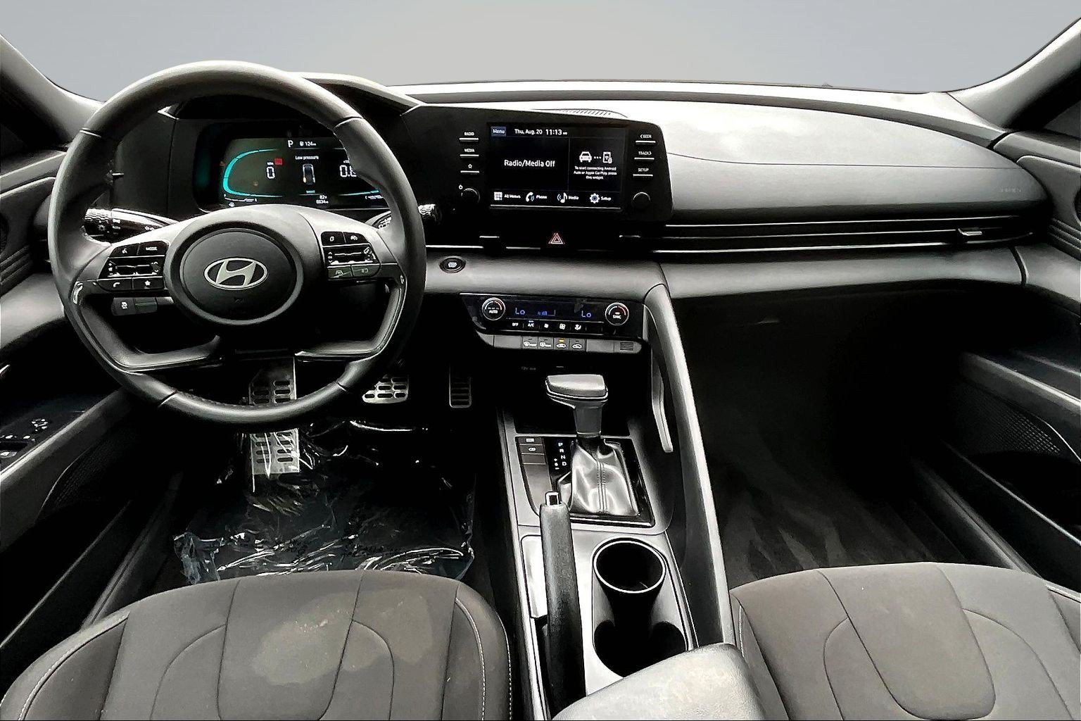 Used 2025 White Hyundai SEL Sport image 6