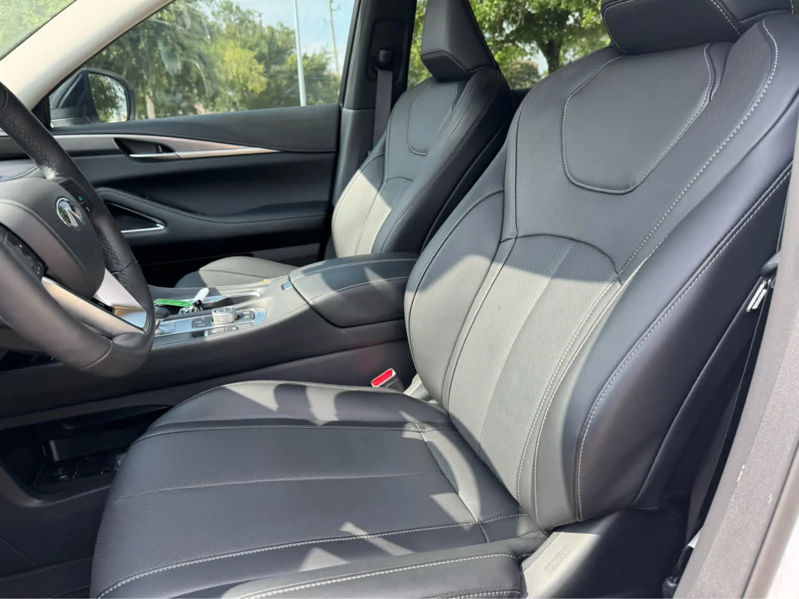 Certified Used 2026 Radiant White INFINITI LUXE image 12