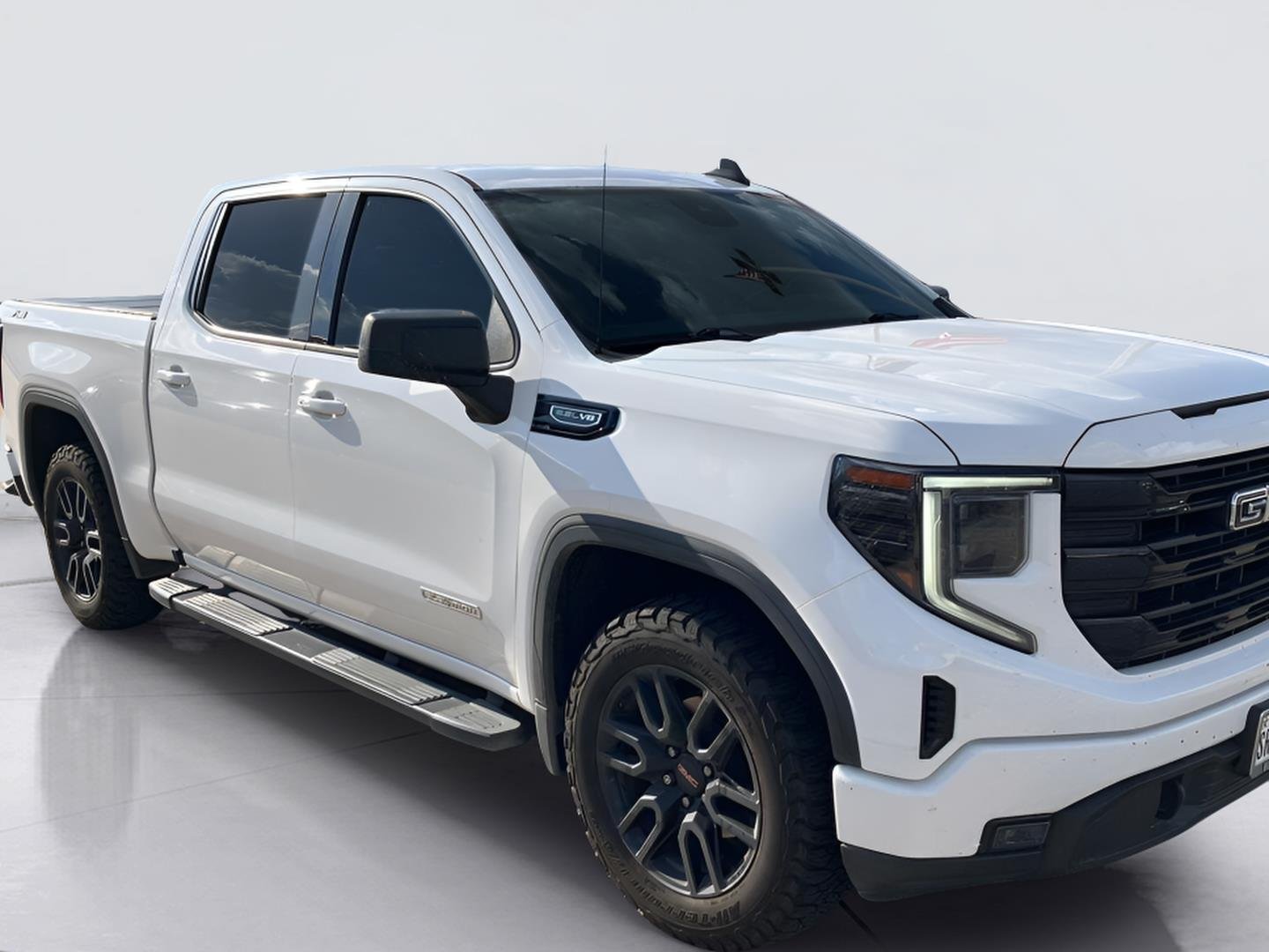 Used 2022 Summit White GMC Elevation image 4