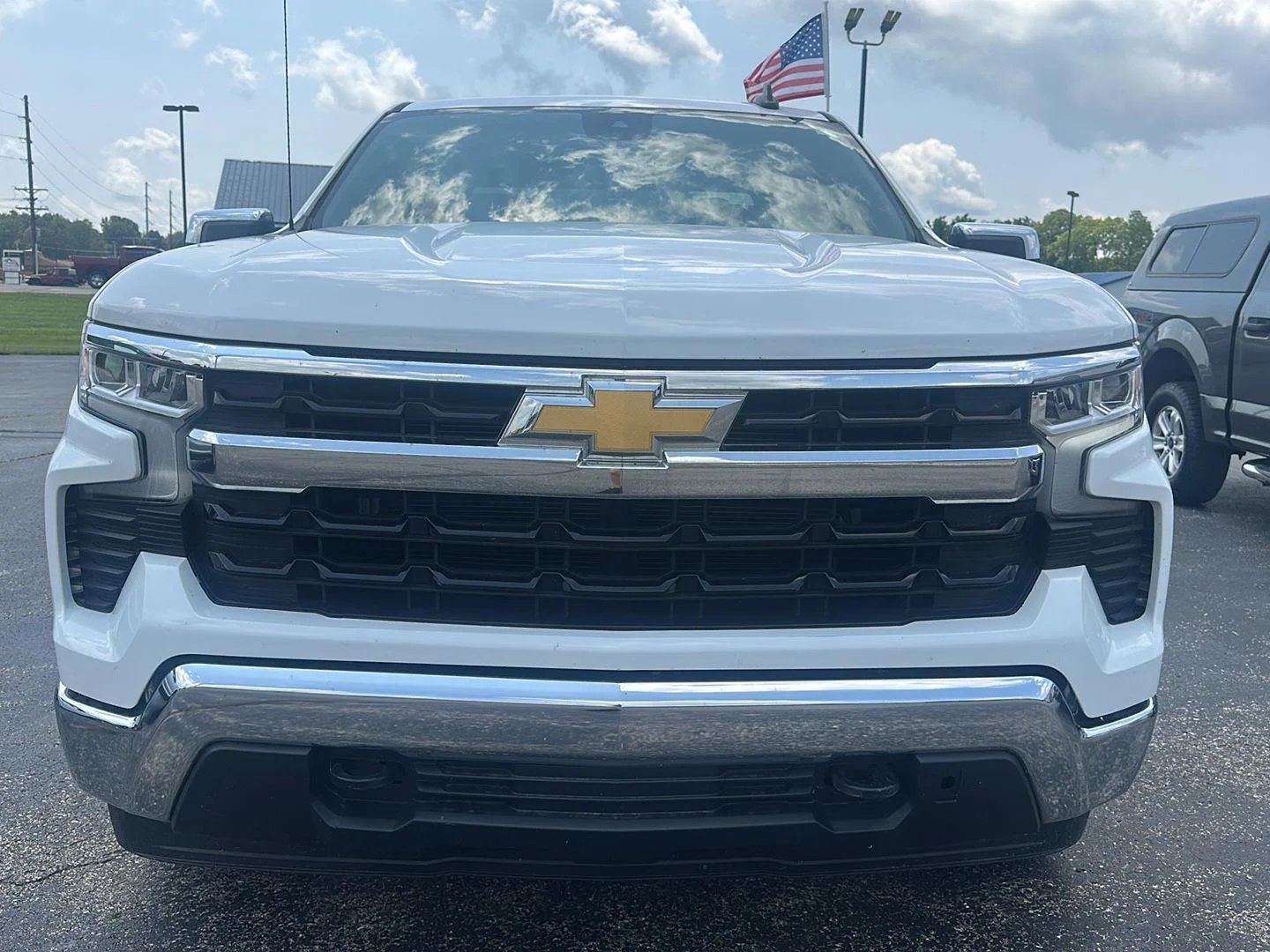 Used 2025 Summit White Chevrolet LT image 2