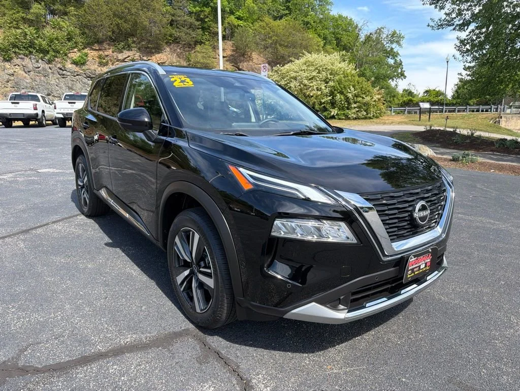 Used 2023 Black Nissan Platinum image 7