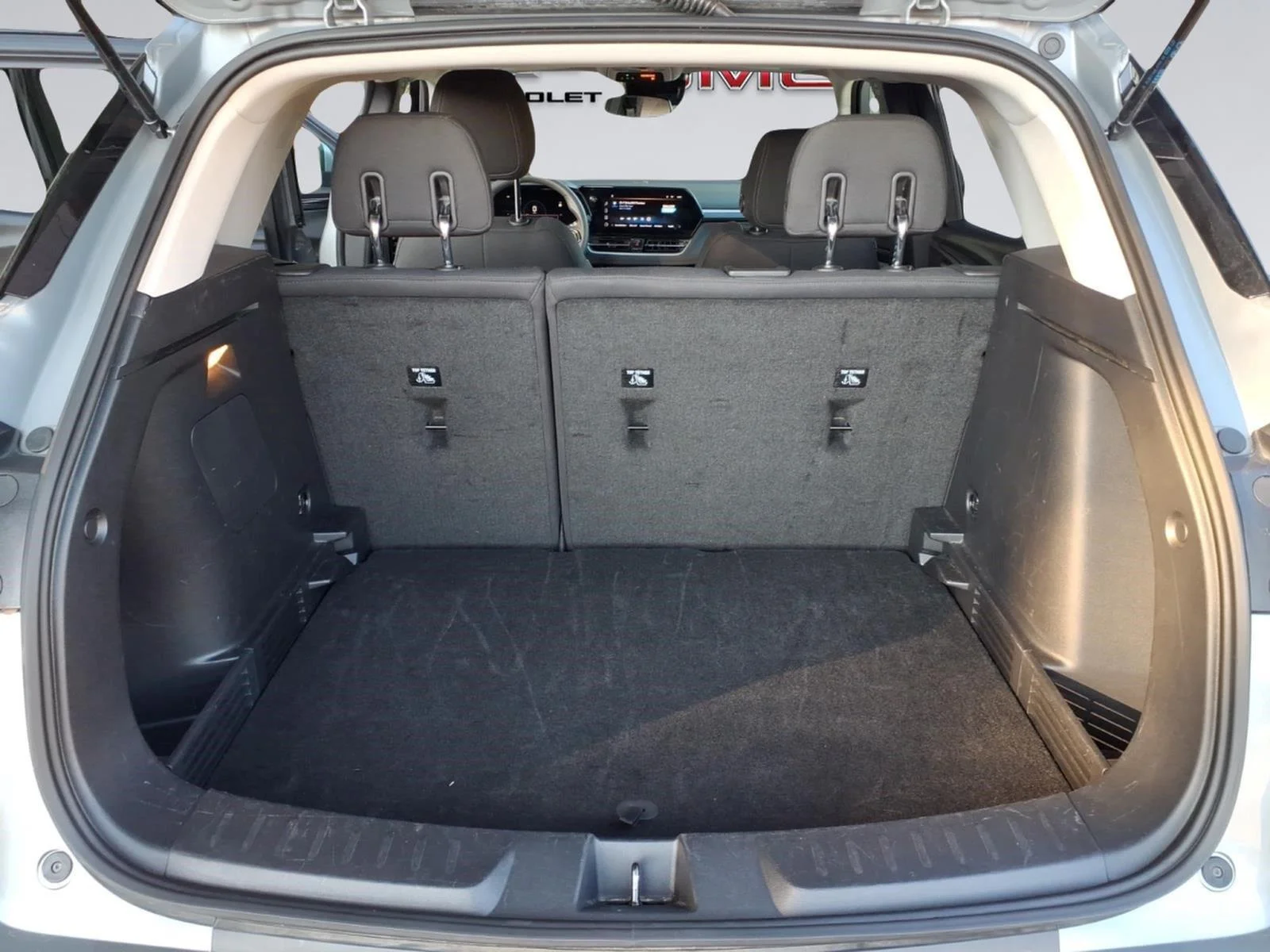 Used 2025 Sterling Gray Metallic Chevrolet LT image 10