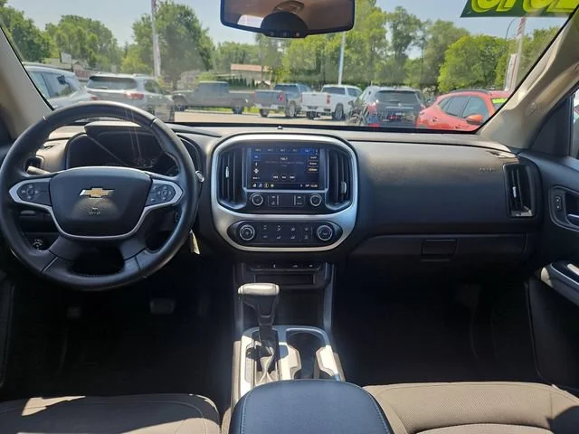 Used 2019 SHADOW GRAY METALLIC Chevrolet 4WD LT image 13