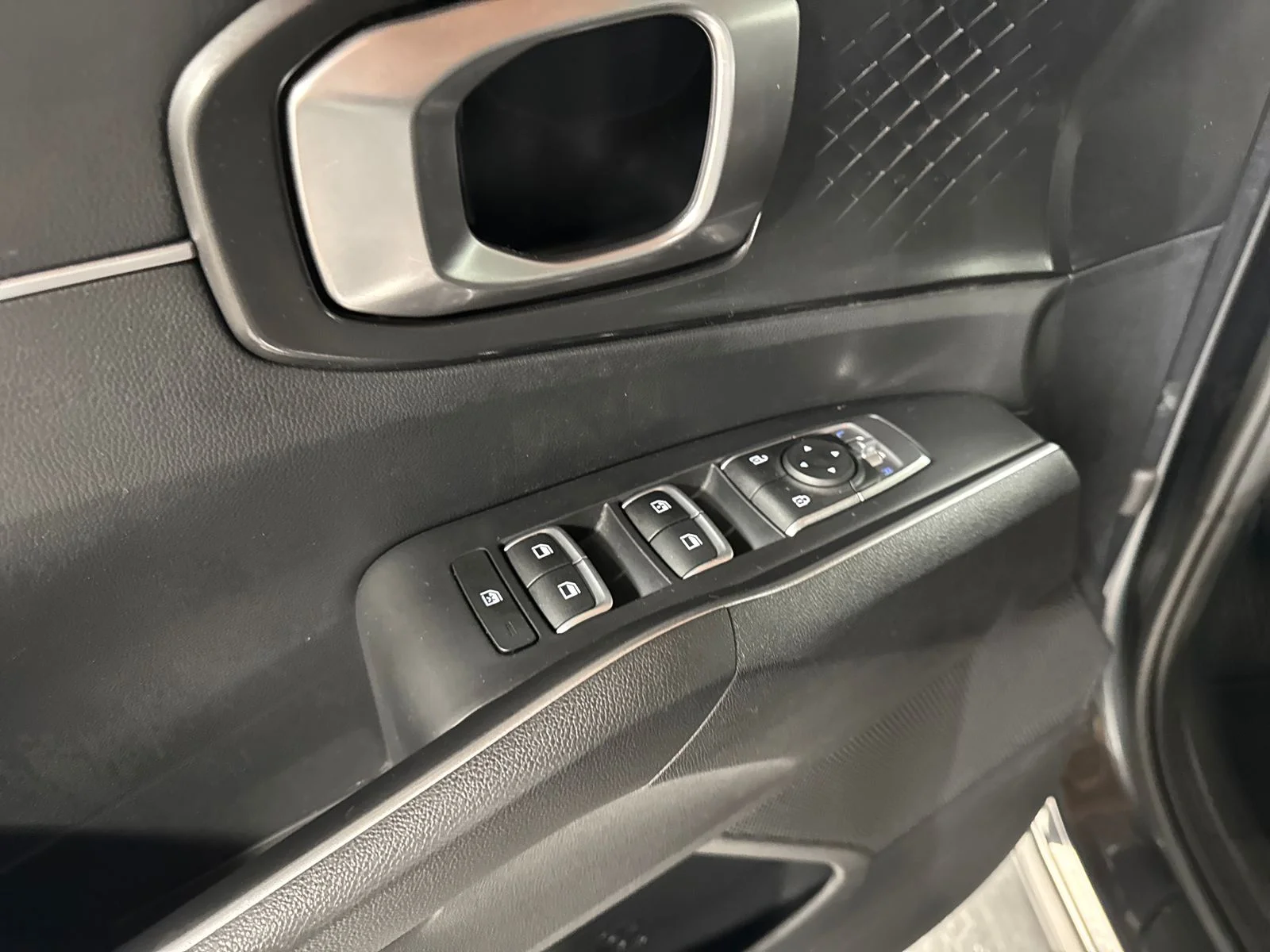 2022 Kia Sorento LX - Photo 15