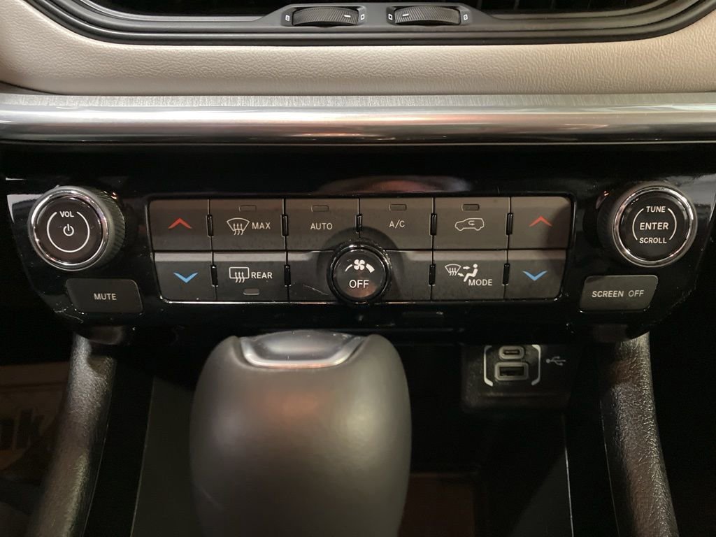 Used 2024 Bright White Clearcoat Jeep Limited image 6