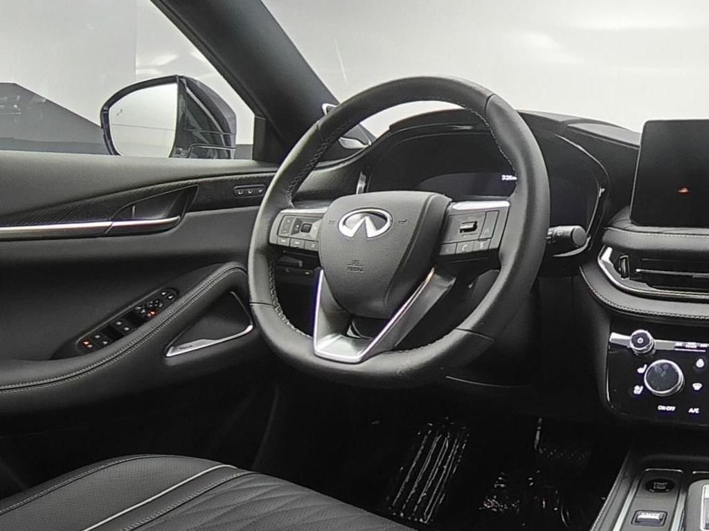 New 2027 2T RAD WHT INFINITI Autograph AWD image 30