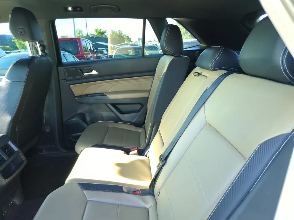 Used 2021  Volkswagen 2.0T SE w/Technology image 5