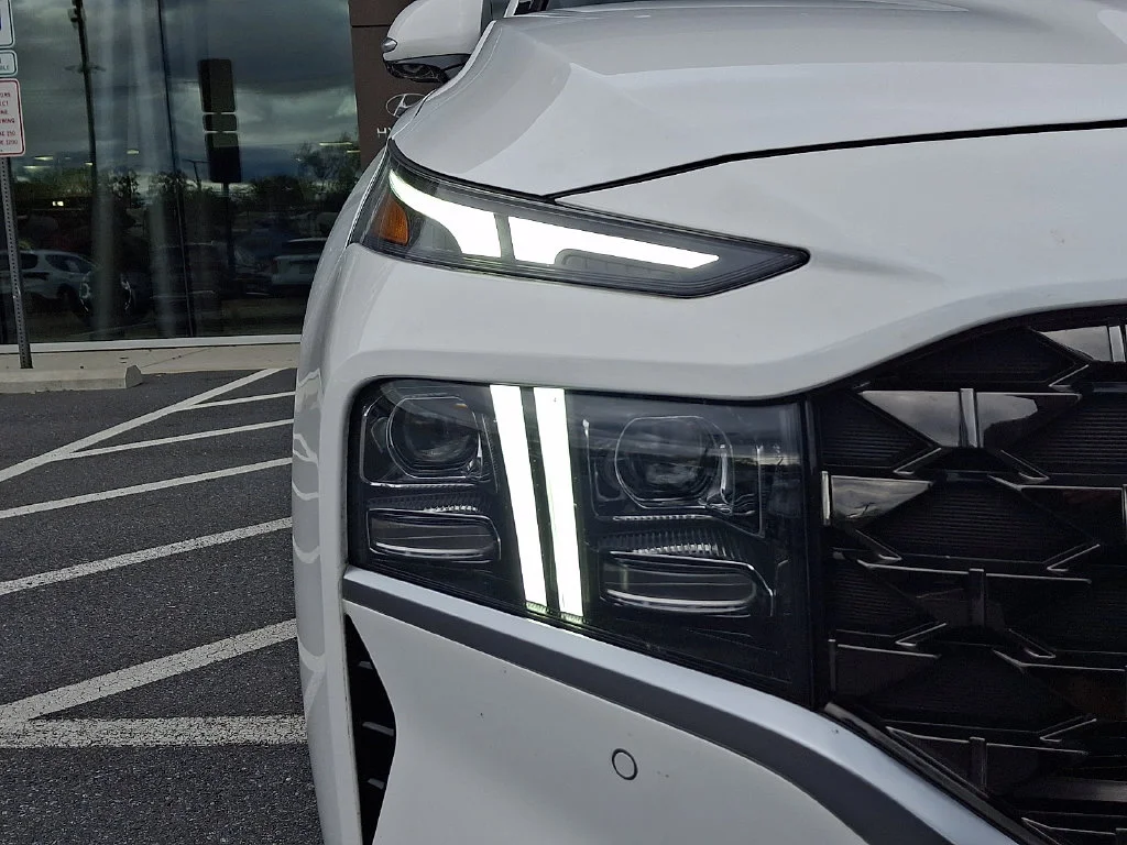 Used 2023 White Hyundai Calligraphy image 9