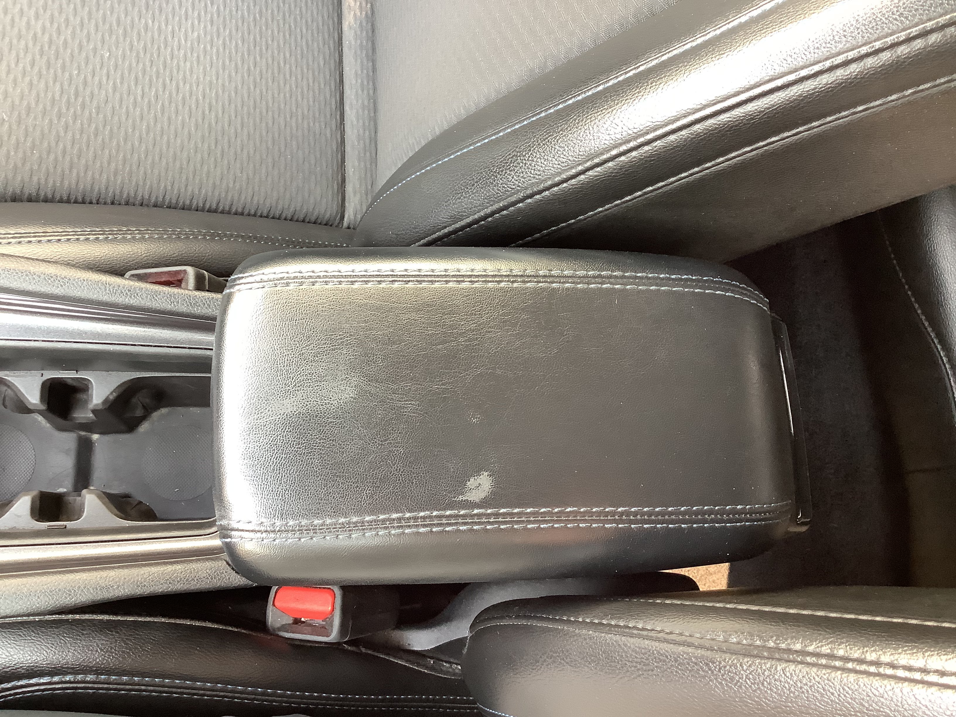 Used 2022 White Jeep Latitude image 14
