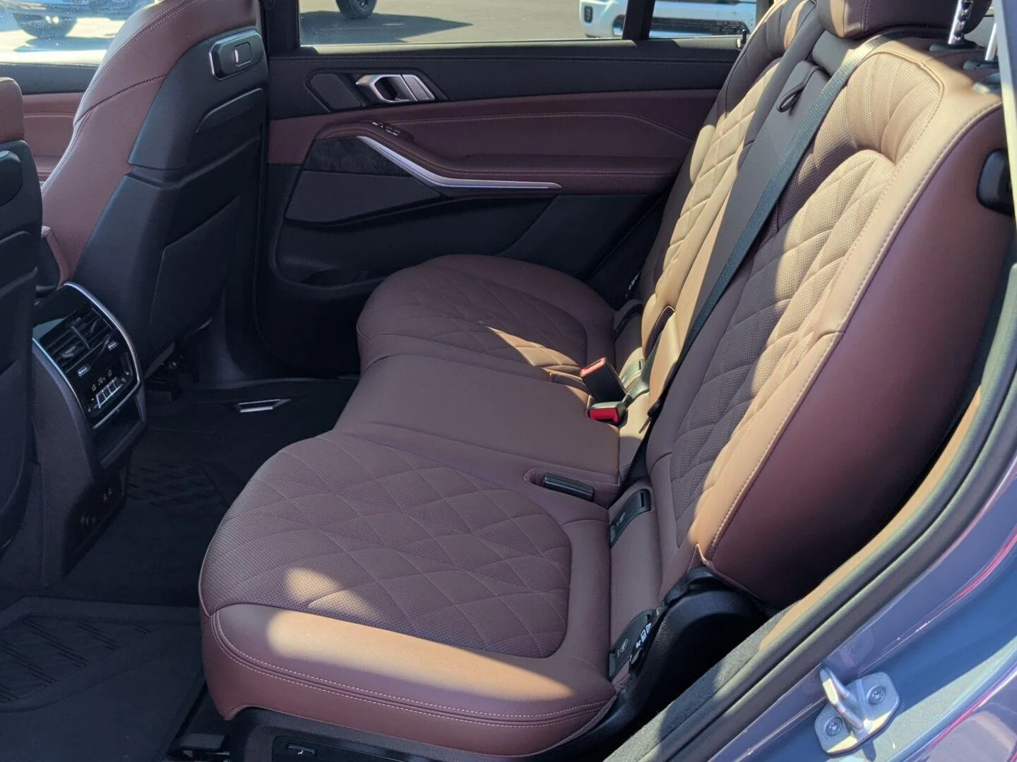 Used 2025 Sparkling Copper Metallic BMW xDrive40i image 25