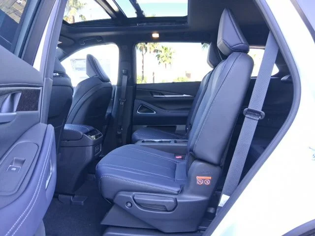 New 2026 2T RAD WHT INFINITI Sport AWD image 23