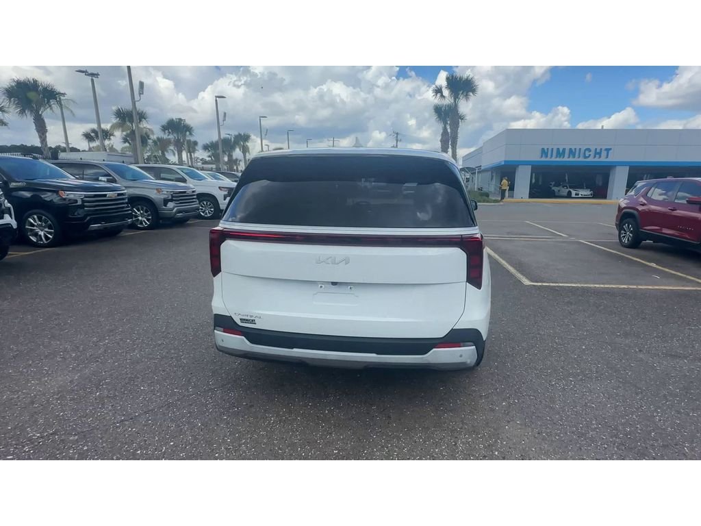 Used 2025 White Kia LXS image 3