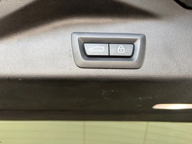 Used 2020 Black BMW sDrive40i image 44