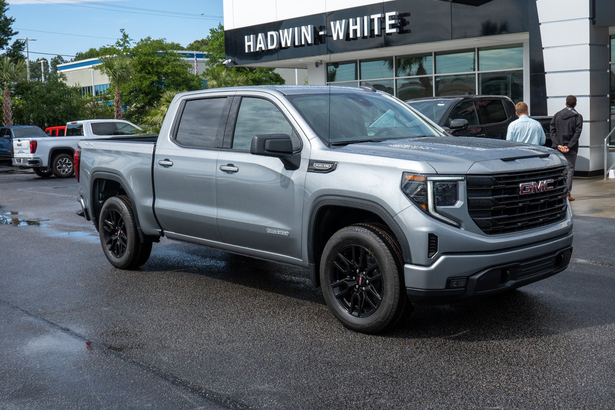 2026 GMC Sierra 4WD Crew Cab Short Box Elevation's photo