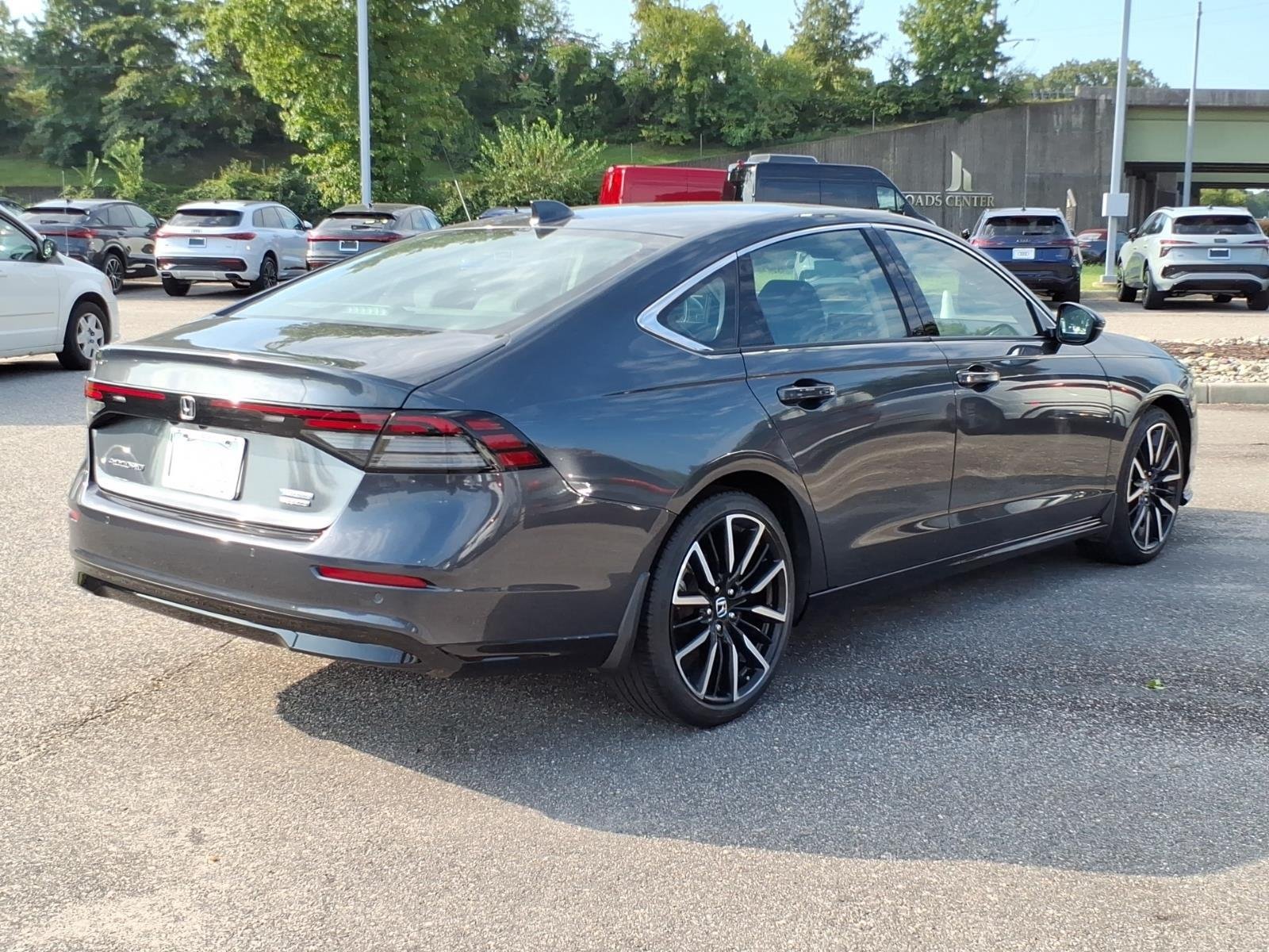 Used 2023 Meteorite Gray Metallic Honda Touring image 8