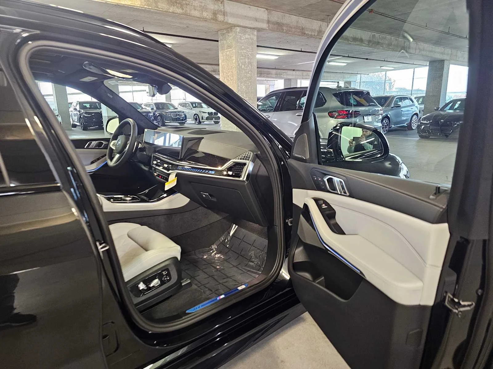 New 2026 Black Sapphire Metallic BMW xDrive50e image 42