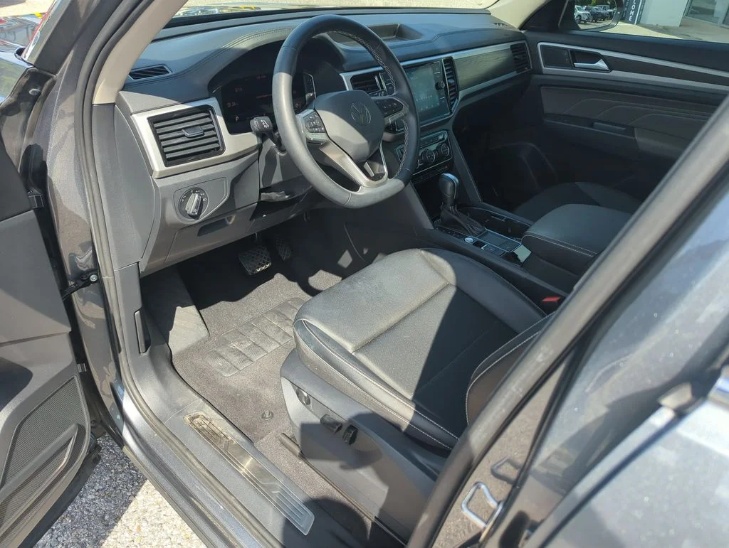Used 2023 Gray Volkswagen 3.6L V6 SE w/Technology image 11