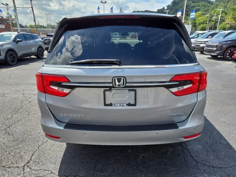 Used 2023  Honda Touring image 6