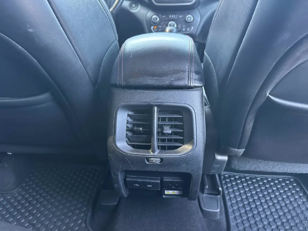 Used 2019 Pearl White Pearlcoat Jeep Trailhawk image 18