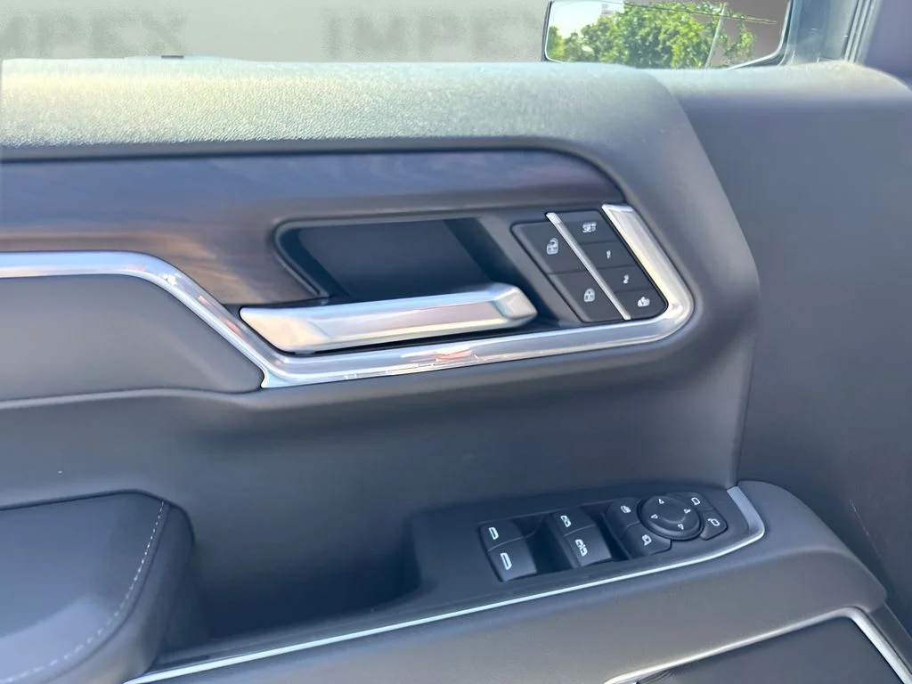 Used 2025 White GMC SLT image 20