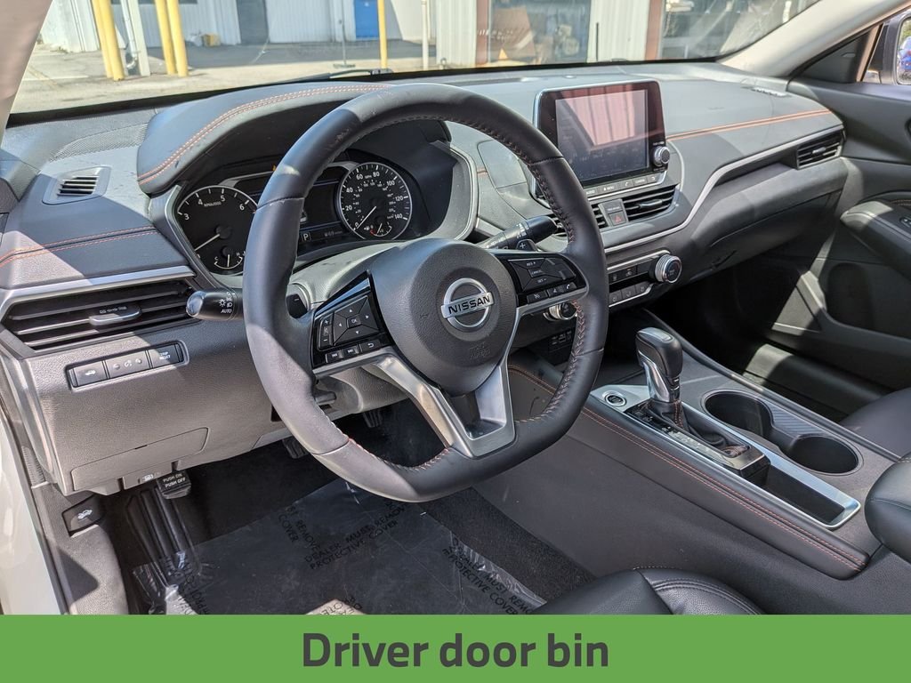 Used 2019 White Nissan 2.5 SR image 32