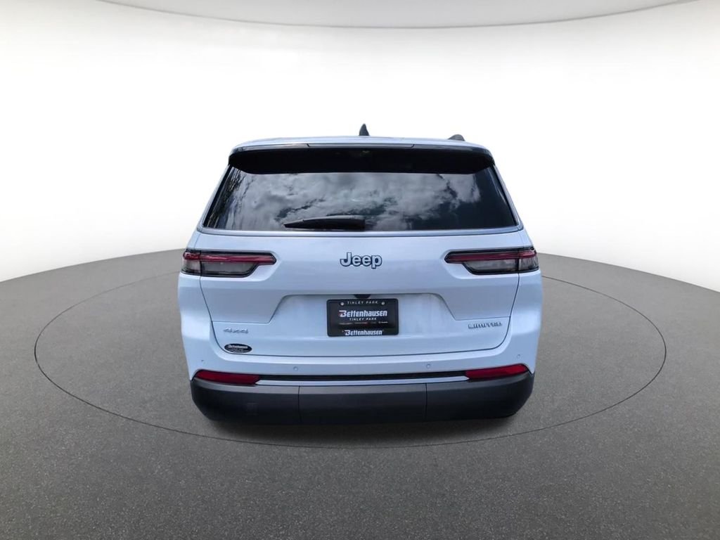 New 2026 Bright White Clear-Coat Exterior Paint Jeep Limited image 7
