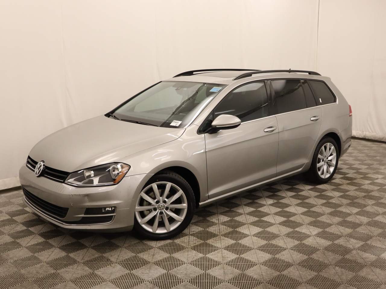 2017 Volkswagen Golf SportWagen TSI SE's photo