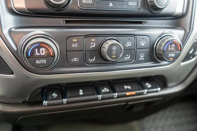 Used 2018 HAVANA METALLIC Chevrolet LT image 24