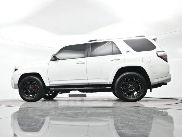 Used 2019 Super White Toyota SR5 image 26
