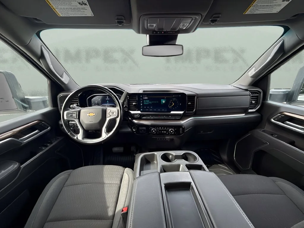 Used 2025 White Chevrolet LT image 11