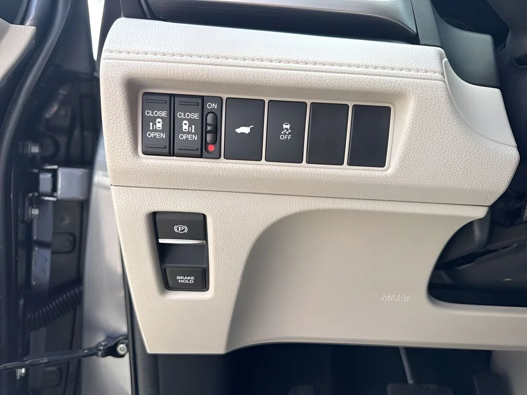 Used 2025 Gray Honda EX-L image 22