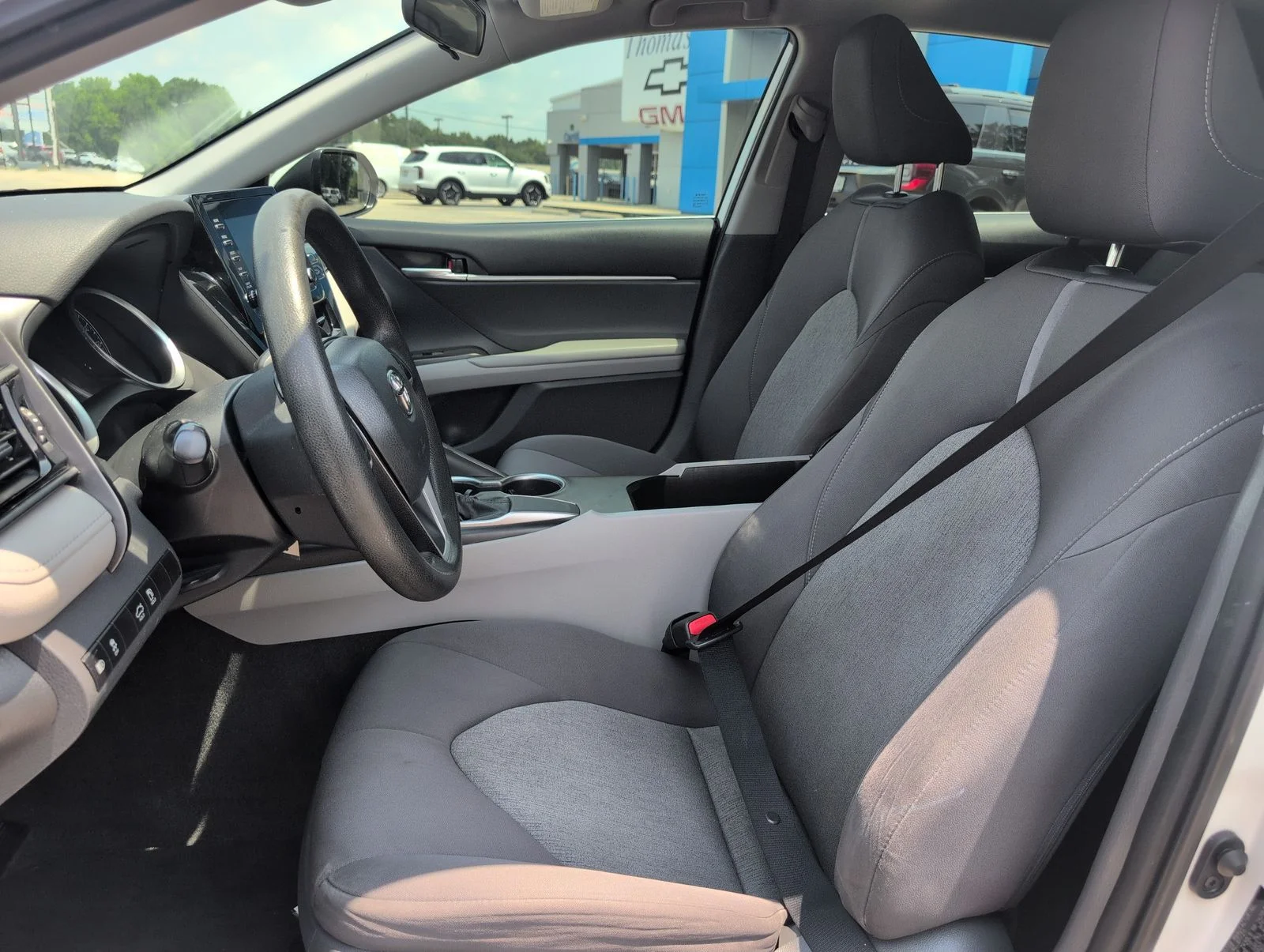 Used 2021 White Toyota LE image 13