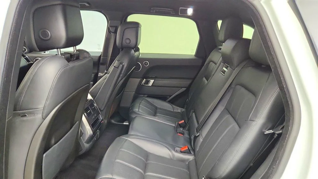 Used 2019 Fuji White Land Rover V8 Supercharged Dynamic w/ Drive Pro Pack & Meridian Audio image 24