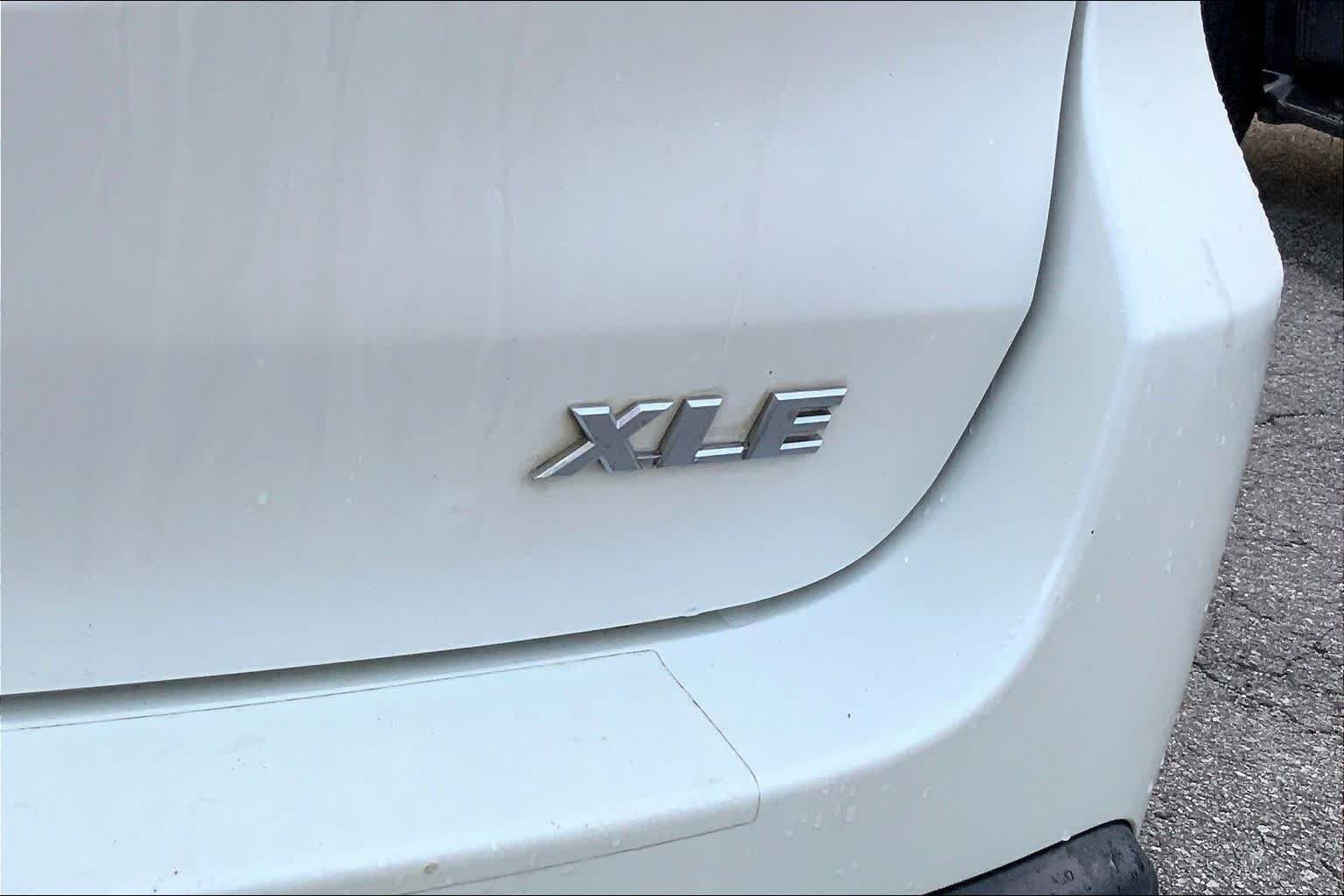 Used 2019 Blizzard Pearl Toyota XLE image 7