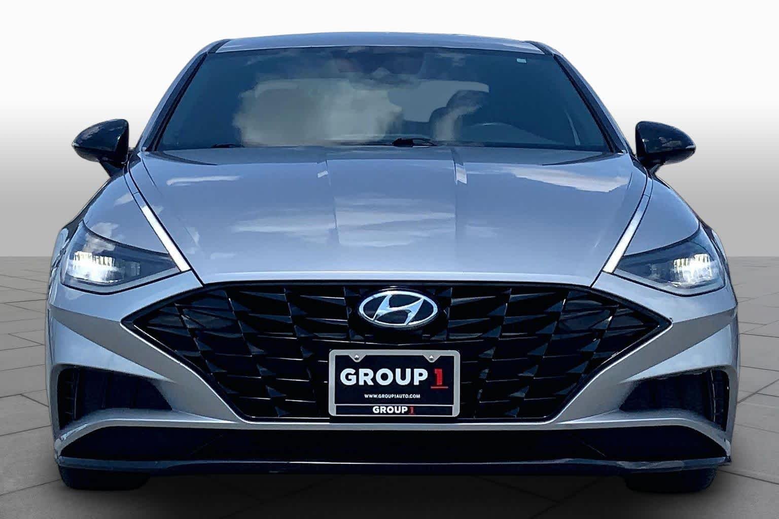 Used 2020 Shimmering Silver Pearl Hyundai SEL Plus image 3