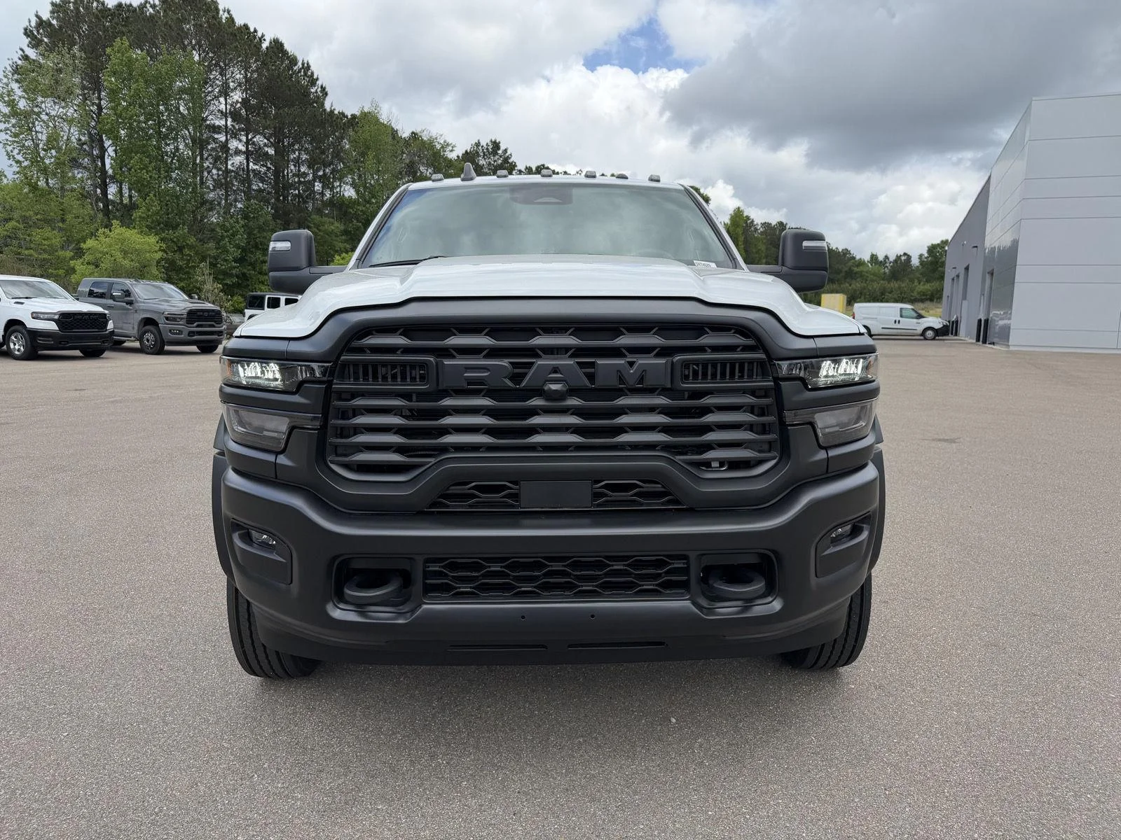 New 2026 Bright White Clear-Coat Exterior Paint RAM Tradesman image 2
