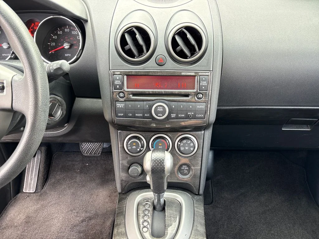 Used 2009 Blue Nissan SL image 28
