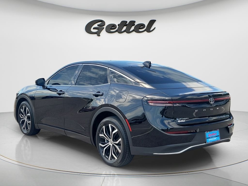 Used 2025 Black Toyota XLE image 7