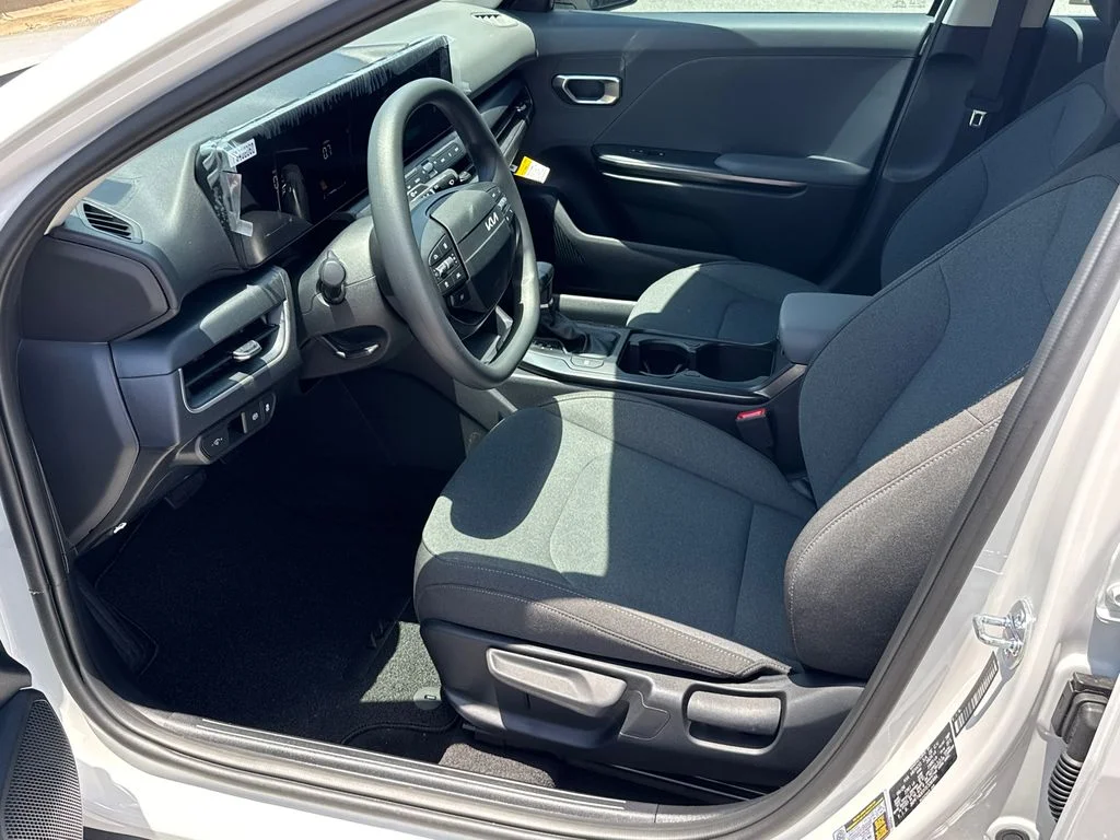 New 2026 Snow White Pearl Kia LXS image 9