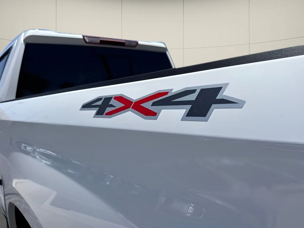 New 2026 Summit White Chevrolet RST image 32