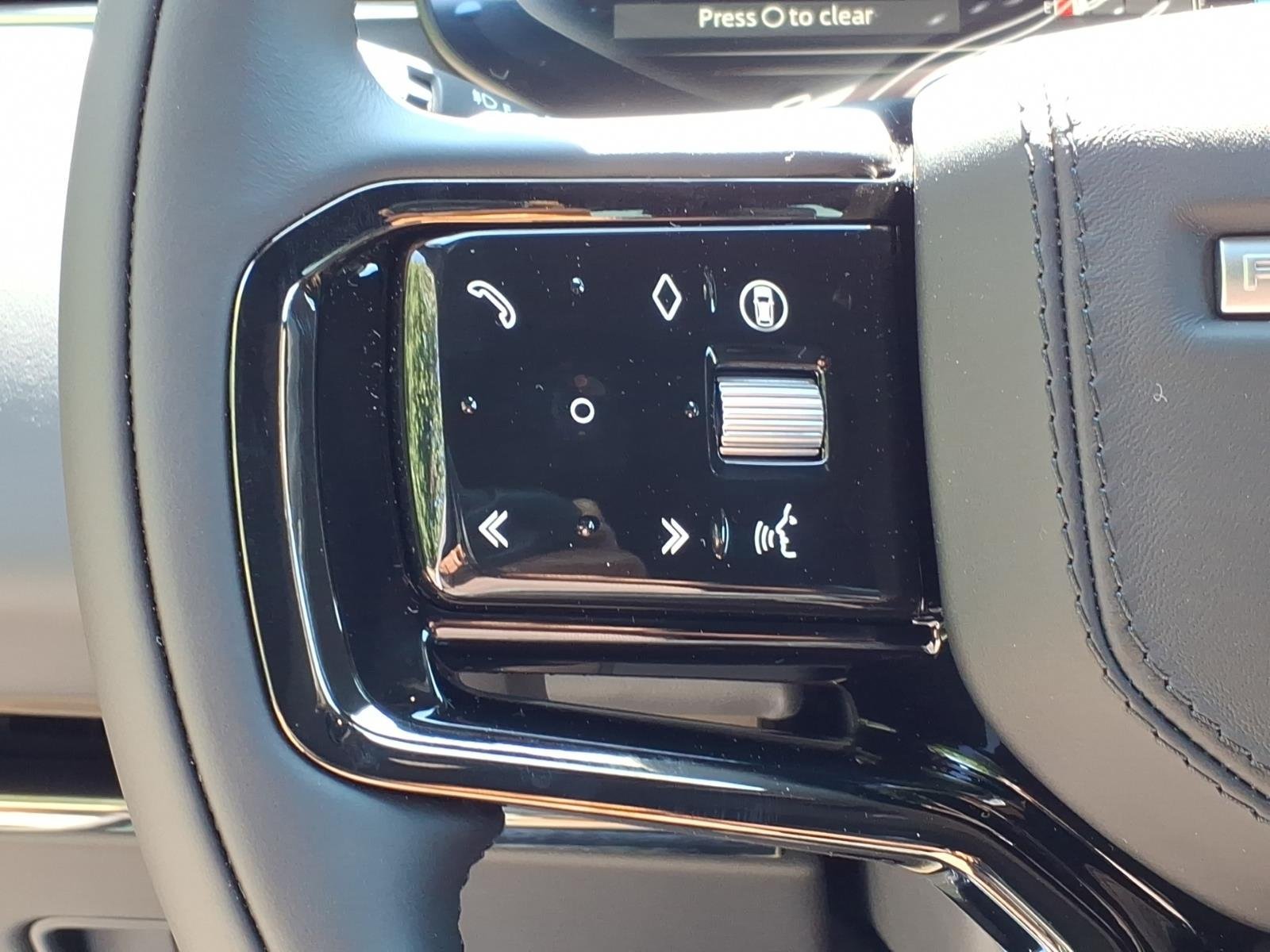 New 2026 Fuji White LAND ROVER Dynamic SE image 16