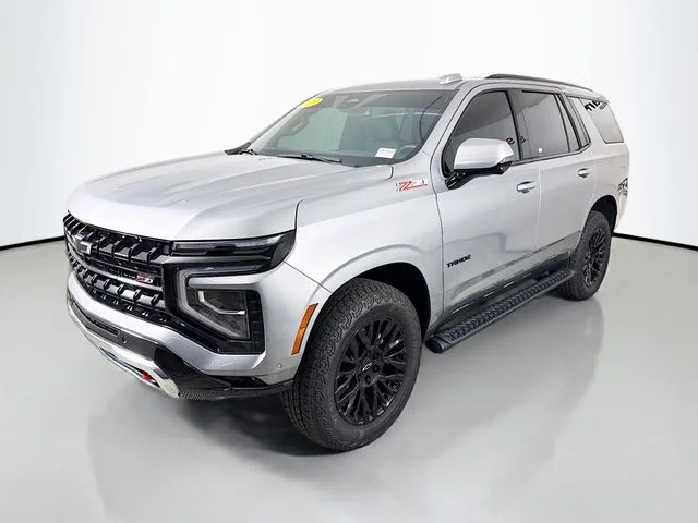 Used 2025 Gray Chevrolet Z71 image 3