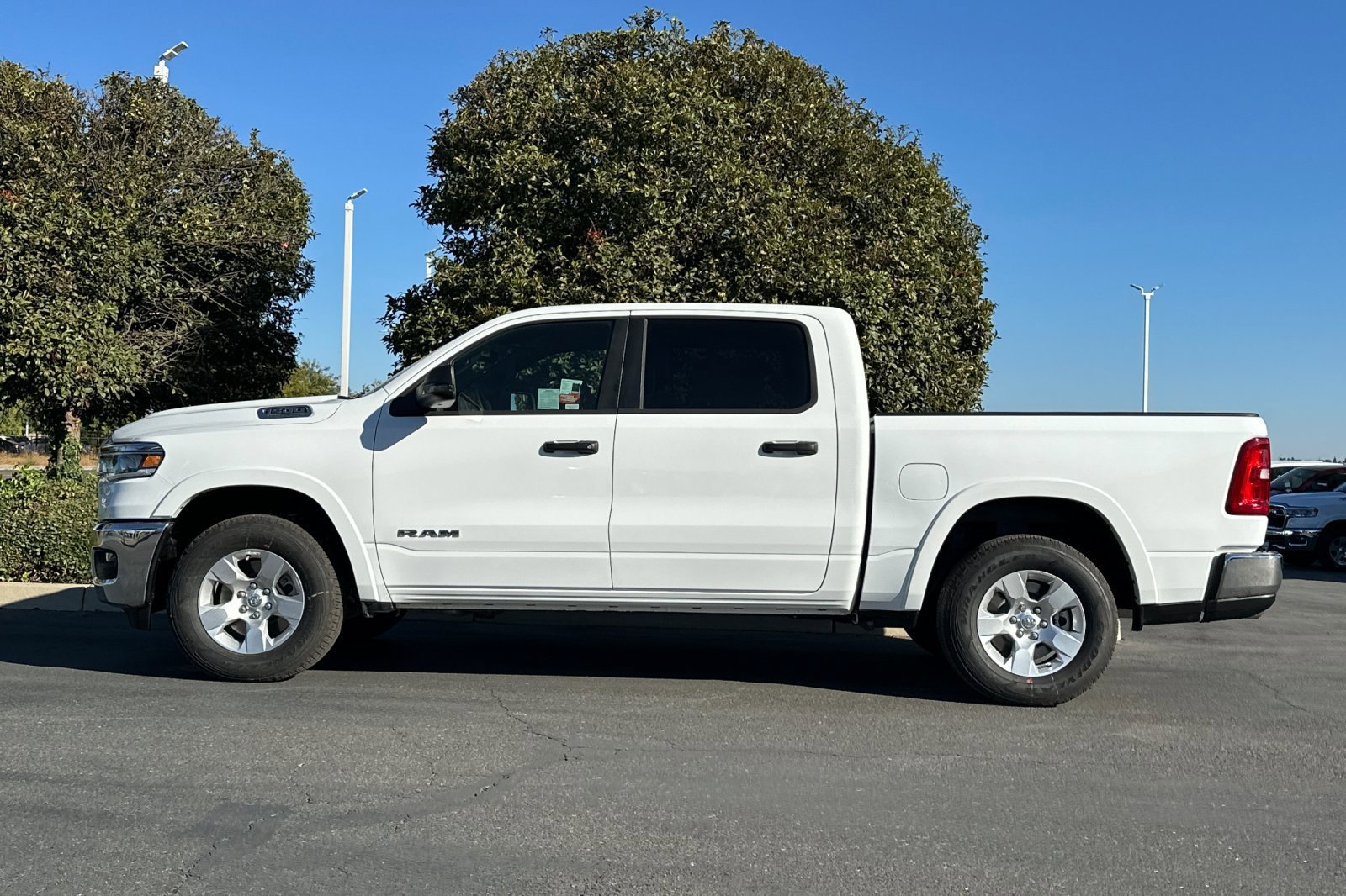 New 2026 Bright White Clear-Coat Exterior Paint RAM Big Horn/Lone Star image 7