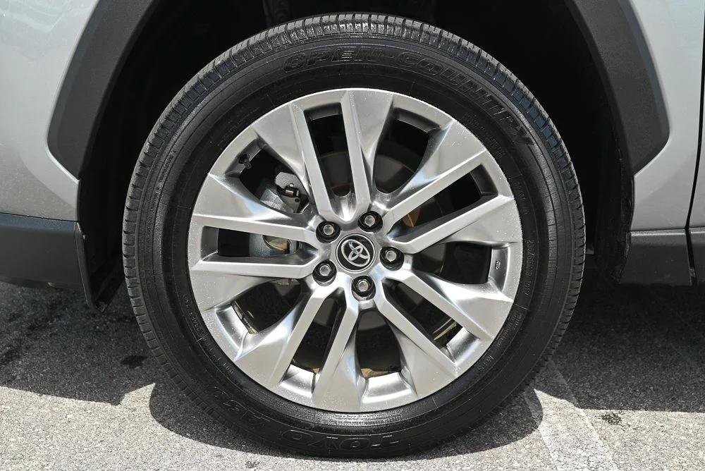 Used 2025 Silver Toyota XLE Premium image 7
