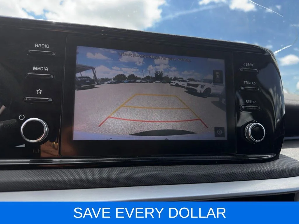 Used 2022 White Kia LXS image 10
